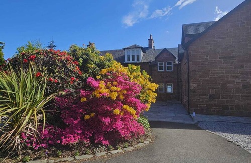 Balmaha Apartment | Luxury 3 Bedroom apartment with Loch View