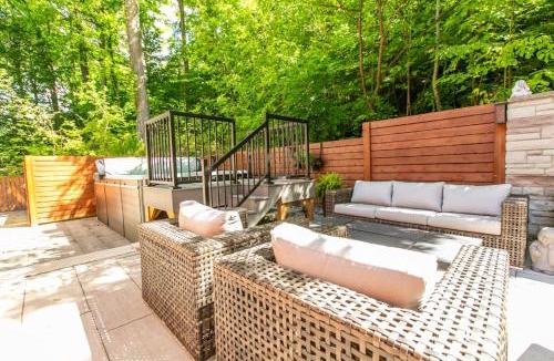 Caledon House | Luxury 4BR Stay with Swim Spa, Golf and Fireplaces