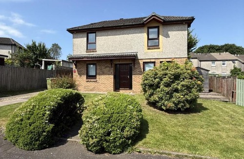 Newton Mearns House | Luxury 5 Bed Home - Glasgow - Free Private Parking - Garden