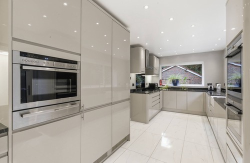Harlow House | Luxury 5BR Home | Pool, Games Room & Easy London Access