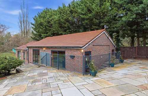 Harlow House | Luxury 5BR Home | Pool, Games Room & Easy London Access