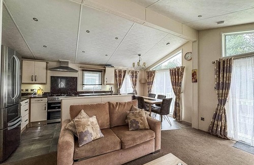 Hopton Cabin | Luxury 6 berth lodge with WiFi at Broadland Sands in Suffolk ref 20011CV
