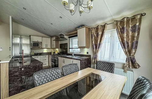 Hopton Cabin | Luxury 6 berth lodge with WiFi at Broadland Sands in Suffolk ref 20011CV