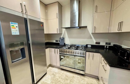 Luton Apartment | Luxury 8 Bed Home Near Luton Airport