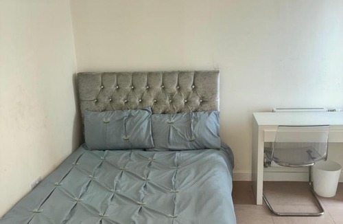 Seven Kings Apartment | Luxury Apartment Balcony View Tube 2 min Walk