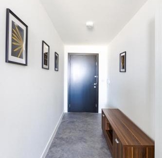 Lansbury Apartment | Luxury Apt Near Canary Wharf with Stunning Views