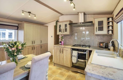 Prestonpans House | Luxury at Seton Sands | Beach Access | Starlink