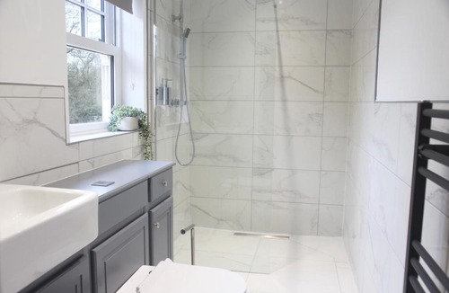 Storwood Apartment | Luxury Barn With Private Wood-Fired Hot Tub