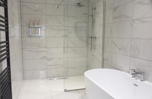 Storwood Apartment | Luxury Barn With Private Wood-Fired Hot Tub