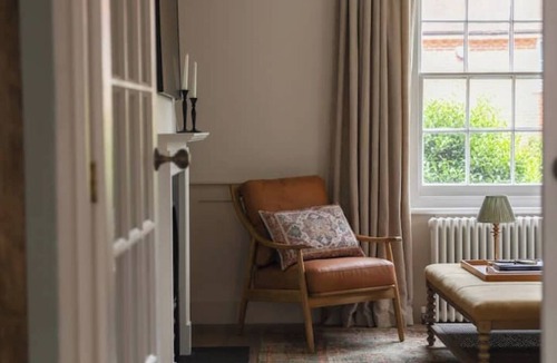Harpenden Apartment | Luxury Boutique Duplex 17th cent. central city- 20 min. Direct Train into London