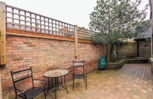 Harpenden Apartment | Luxury Boutique Duplex 17th cent. central city- 20 min. Direct Train into London