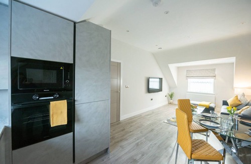 Reading Apartment | Luxury Central Apartment with Gated Parking