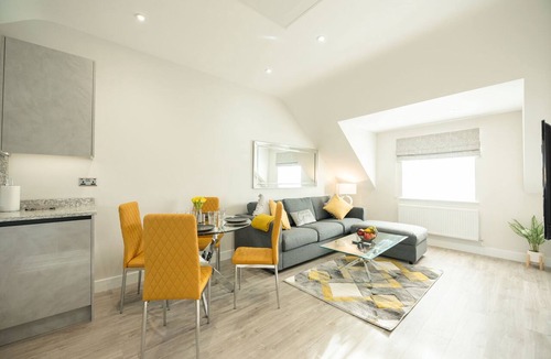Reading Apartment | Luxury Central Apartment with Gated Parking
