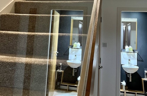 Partick Apartment | Luxury City Apartment with parking near Hydro and SECC
