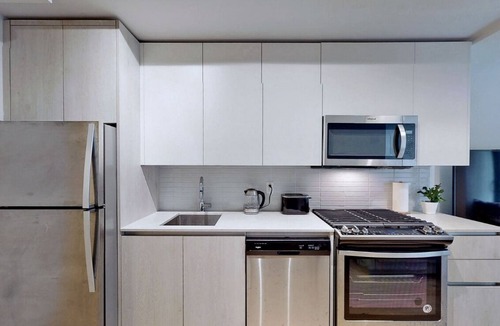 St. Lawrence Apartment | Luxury Condo with Home Office in heart of downtown