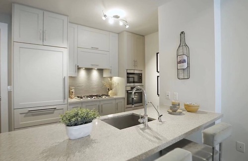 Central Waterfront Condo | Luxury Executive Suite on the water with pools