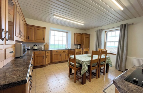 Newton Stewart House | Luxury Farmhouse Retreat with Sea Views & Hot Tub - Pass the Keys