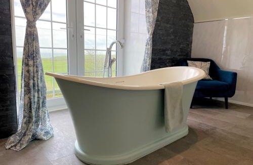 Newton Stewart House | Luxury Farmhouse Retreat with Sea Views Hot Tub - Pass the Keys