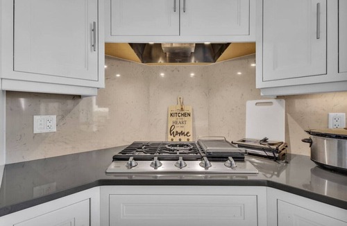 Conestogo House | Luxury Farmhouse w/Hot Tub