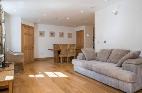 Inverkeithing Apartment | Luxury Flat, 20 Minutes by train from Edinburgh