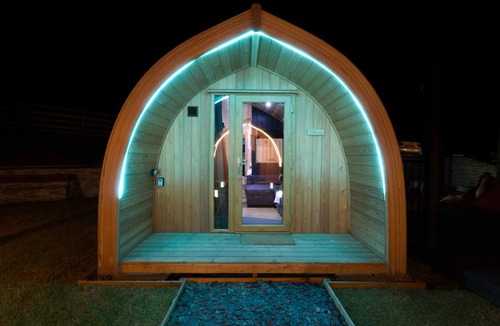 Achmelvich Cabin | Luxury Glamping Pod on the North Coast 500 (dogs allowed)