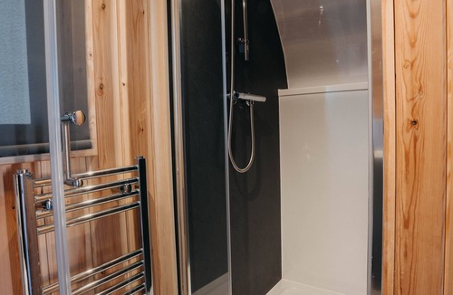 Achmelvich Cabin | Luxury Glamping Pod on the North Coast 500 (dogs allowed)