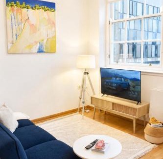 City Centre Glasgow Apartment | Luxury Historic City-Centre Flat & Free Parking
