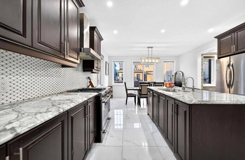 Brampton House | Luxury House, Bright & In Beautiful Neighbourhood!