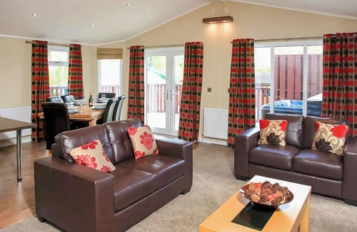 Lochgoilhead Ski Chalet | Luxury Lodge 3 bed Hot Tub