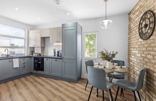 Cann Hall Apartment | Luxury London Stratford 3 bedroom Flat.