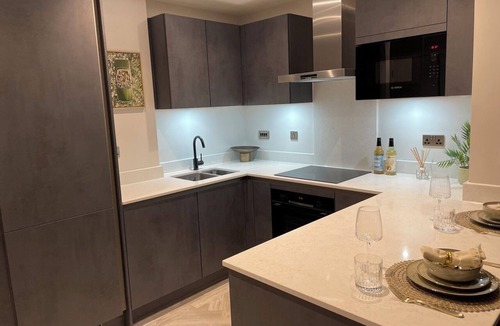 Cockfosters Apartment | Luxury & New 1-Bed Flat 1 min. walk to London Tube Secure Entry