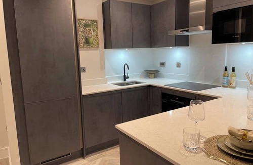 Cockfosters Apartment | Luxury & New 1-Bed Flat 1 min. walk to London Tube Secure Entry