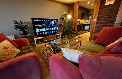 Granton House | Luxury New York Style Loft Apartment Homestay