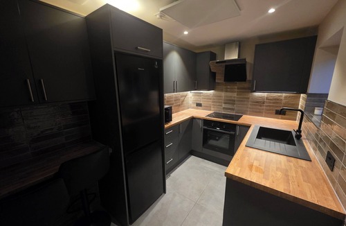 Cranbrook Apartment | Luxury outhouse