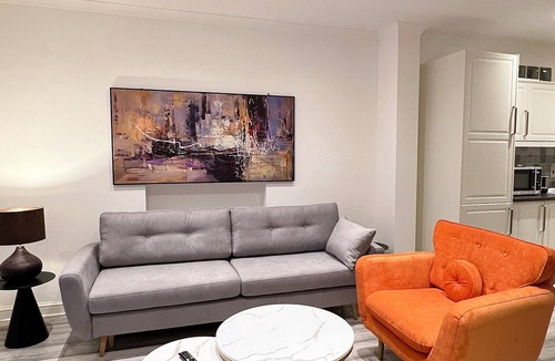 Noel Park House | Luxury Retreat in prime location– Steps from Wood Green Station