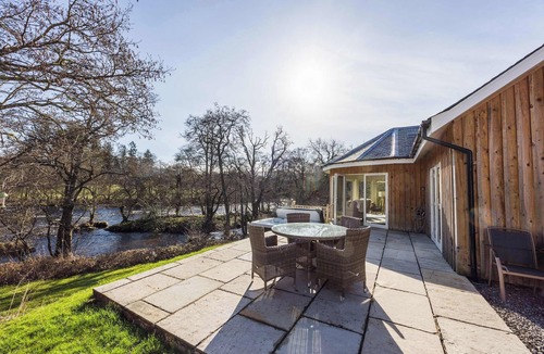 Killin Villa | Luxury Riverside Lodge with Hot Tub (Sleeps 6)