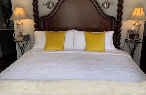 Old Town Historic District Bed & Breakfast | Luxury Romantic Private Suite With lounge and decks