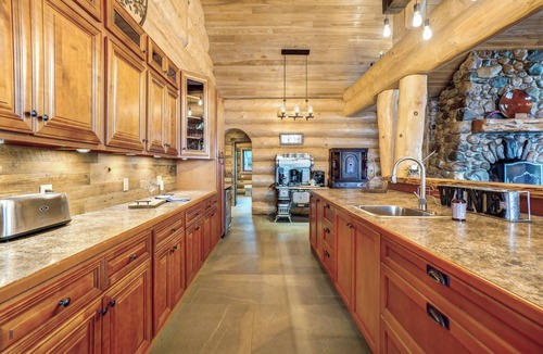 Catchacoma Cottage | Luxury Scandinavian Log Cottage; 600ft of Private Waterfront; Sleeps 16-20 ppl
