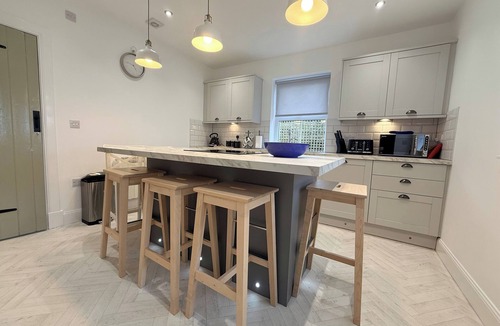 Sanquhar House | Luxury Scottish Cottage with Hot Tub & Views - Pass the Keys