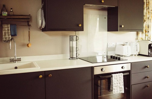 Staffin Cabin | Luxury self-catering cabin - panoramic mountain views, short walk from the beach