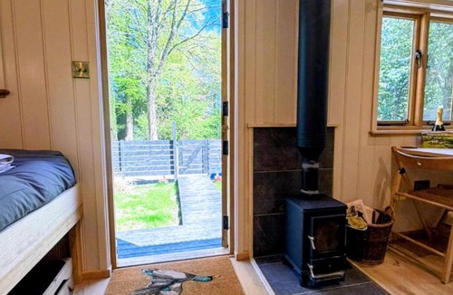 Tillicoultry Apartment | Luxury Shepherd Hut w Outdoor Bath at Powis Estate