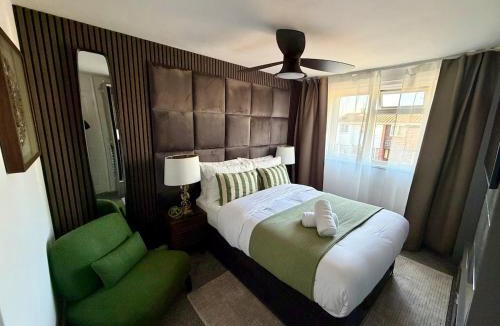 Chelmsford House | Luxury Spa Retreat with HotTub, Sauna and Massage Chair