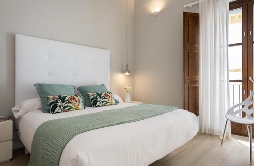 San Bartolome Apartment | Luxury & Spacious 2BR- City Center - 7min away Cathedral and Giralda - 1º2