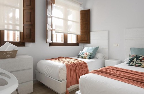 San Bartolome Apartment | Luxury & Spacious 2BR- City Center - 7min away Cathedral and Giralda - 1º2