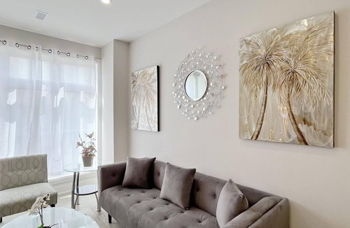 Unionville House | Luxury Stay 4BR Designer Interiors & Comfort