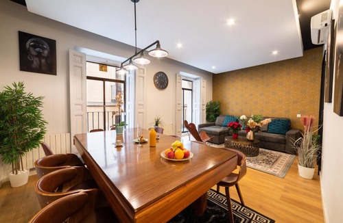 Embajadores Apartment | Luxury Suite in Plaza Tirso Molina