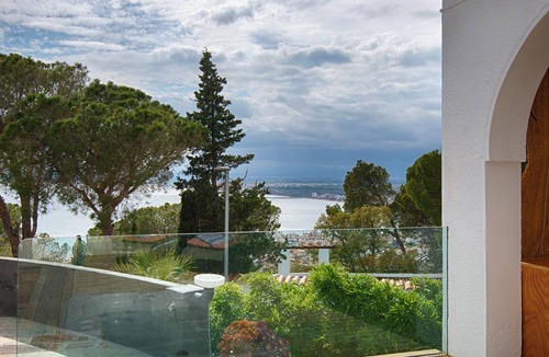 Roses Town Center Villa | Luxury Villa with Stunning Views – Ultimate Wow Factor Guaranteed!