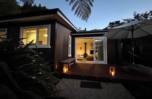 Moetapu Bay House | Luxury Waterfront Retreat at Mahau Sound