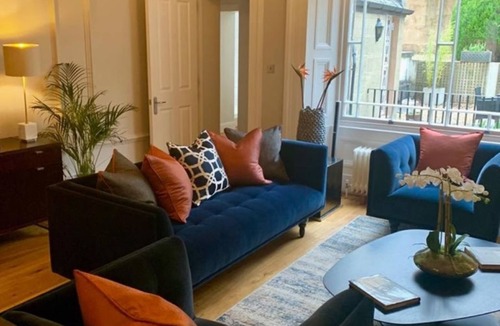 Kelvinbridge Apartment | Luxury West End Apartment (Park area) - with free Parking space