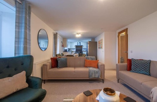 Ardrishaig House | Lynwood - 4 Bedroom House with Views of Loch Gilp